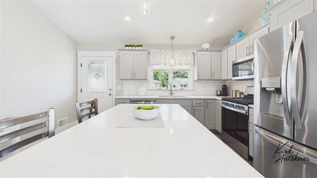 1421 E Addison Way, Muskegon, MI 49445