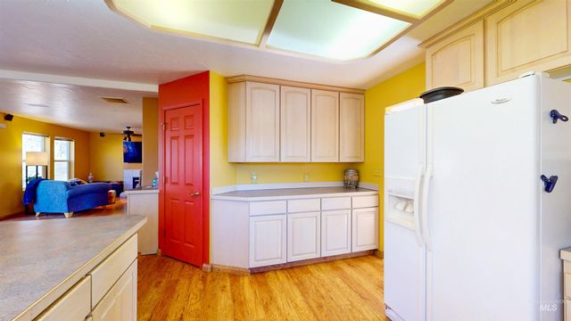 711 Falls View Dr, Twin Falls, ID 83301