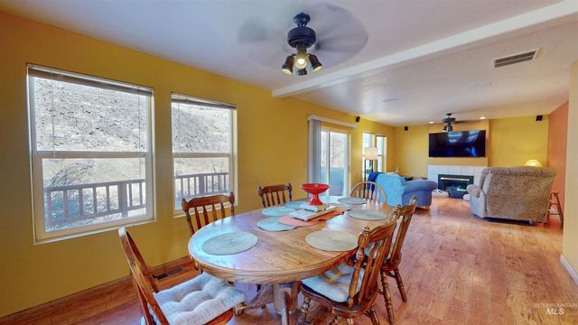 711 Falls View Dr, Twin Falls, ID 83301