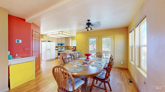 711 Falls View Dr, Twin Falls, ID 83301