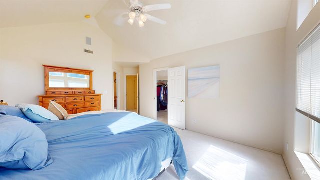 711 Falls View Dr, Twin Falls, ID 83301