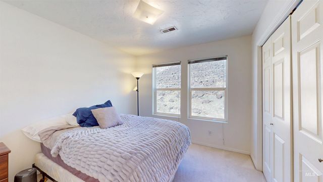 711 Falls View Dr, Twin Falls, ID 83301