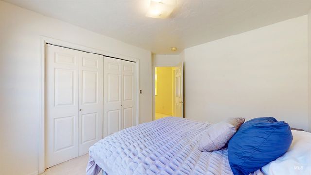 711 Falls View Dr, Twin Falls, ID 83301