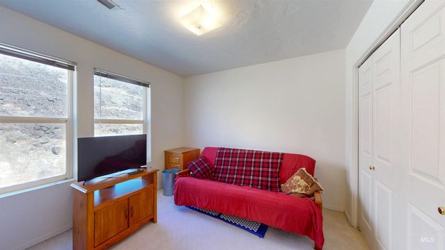 711 Falls View Dr, Twin Falls, ID 83301