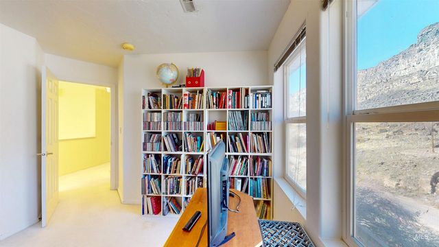 711 Falls View Dr, Twin Falls, ID 83301