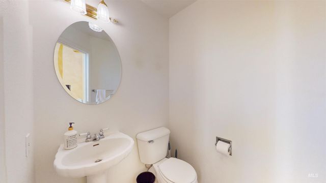 711 Falls View Dr, Twin Falls, ID 83301