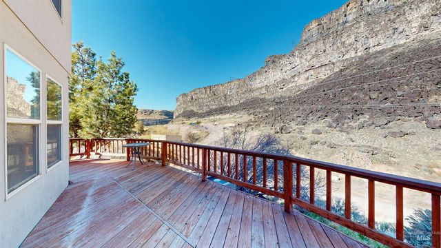 711 Falls View Dr, Twin Falls, ID 83301