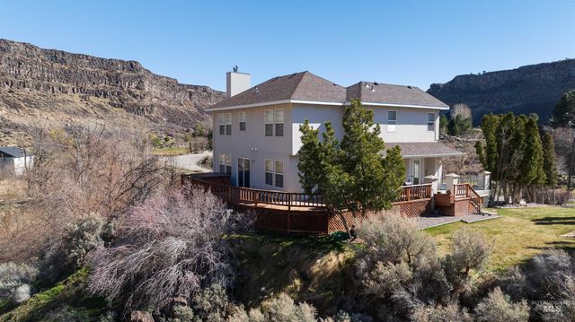 711 Falls View Dr, Twin Falls, ID 83301