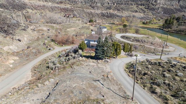 711 Falls View Dr, Twin Falls, ID 83301