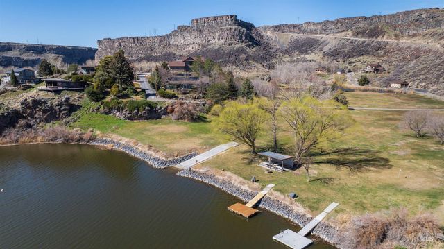 711 Falls View Dr, Twin Falls, ID 83301