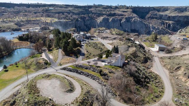 711 Falls View Dr, Twin Falls, ID 83301