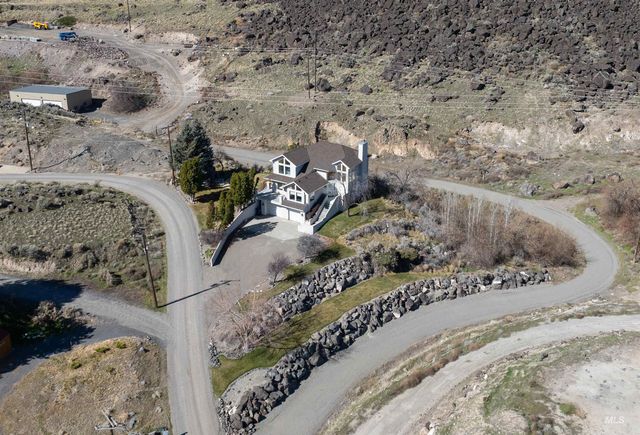 711 Falls View Dr, Twin Falls, ID 83301