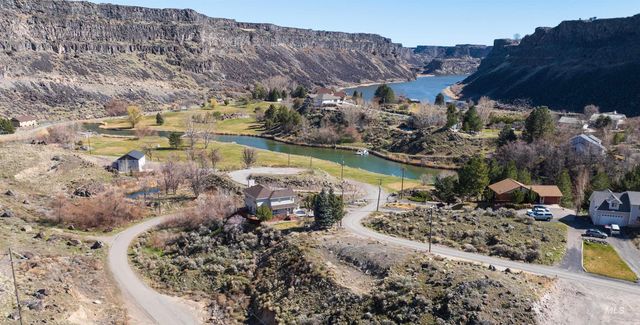 711 Falls View Dr, Twin Falls, ID 83301
