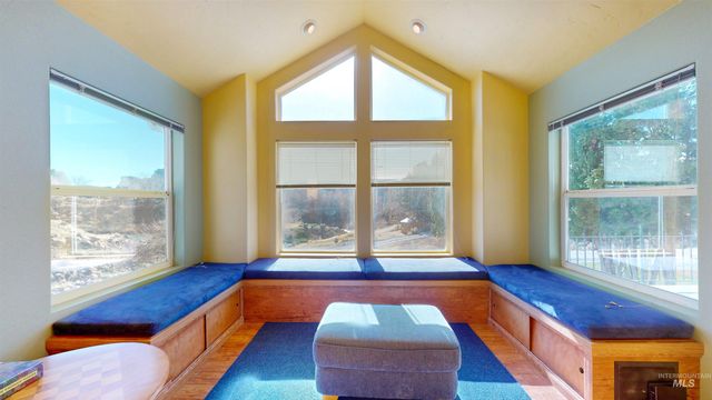 711 Falls View Dr, Twin Falls, ID 83301