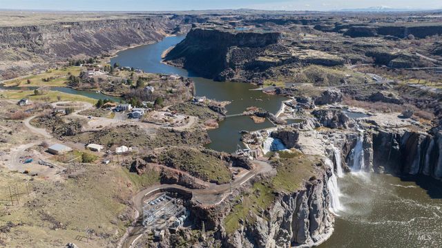 711 Falls View Dr, Twin Falls, ID 83301