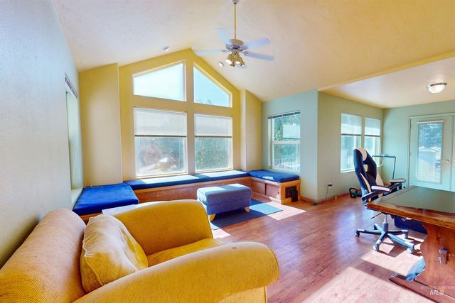 711 Falls View Dr, Twin Falls, ID 83301