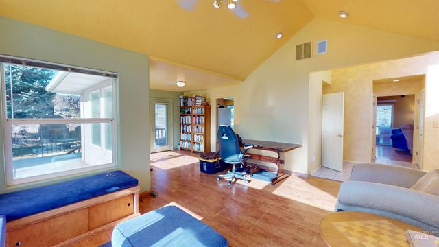 711 Falls View Dr, Twin Falls, ID 83301