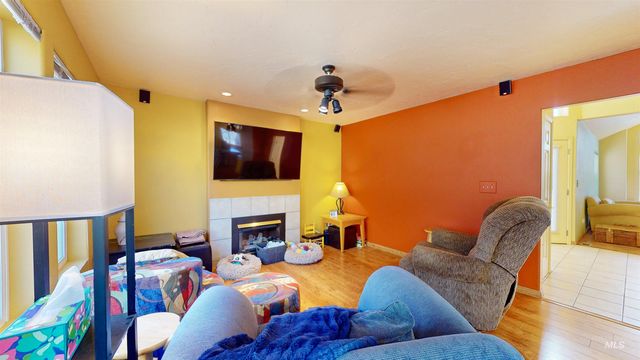 711 Falls View Dr, Twin Falls, ID 83301