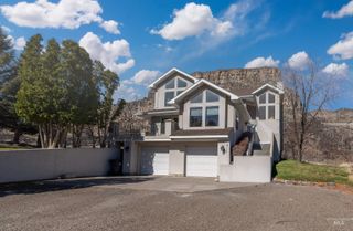 711 Falls View Dr, Twin Falls, ID 83301