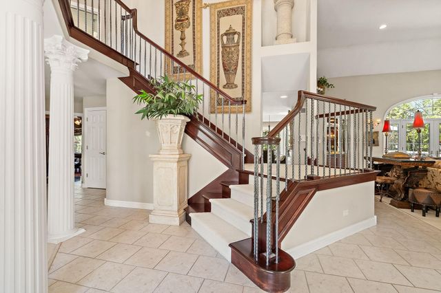 836 Royal Dublin Lane, Dyer, IN 46311