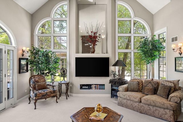 836 Royal Dublin Lane, Dyer, IN 46311
