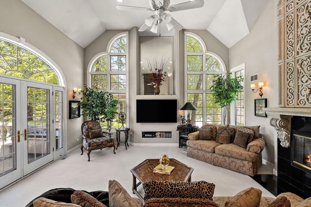 836 Royal Dublin Lane, Dyer, IN 46311