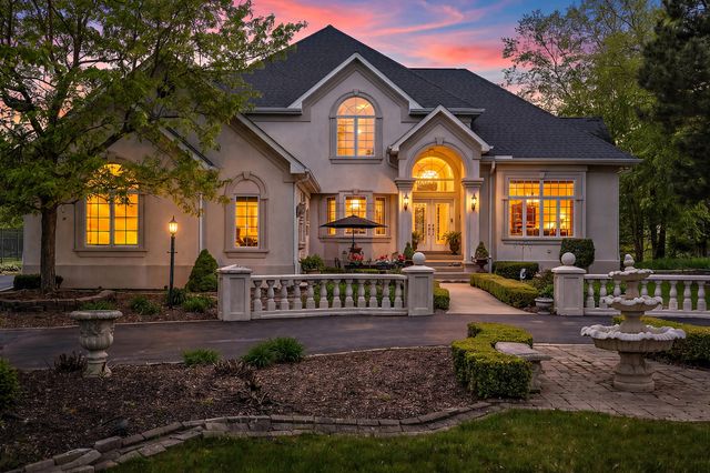 836 Royal Dublin Lane, Dyer, IN 46311