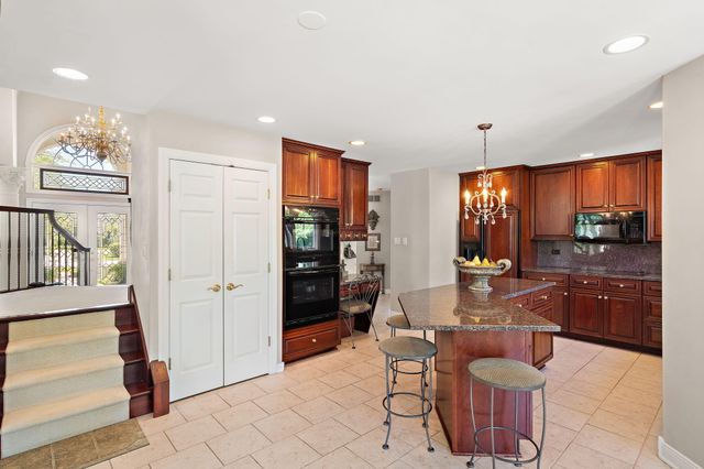 836 Royal Dublin Lane, Dyer, IN 46311