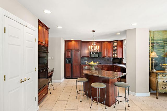 836 Royal Dublin Lane, Dyer, IN 46311