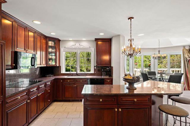 836 Royal Dublin Lane, Dyer, IN 46311