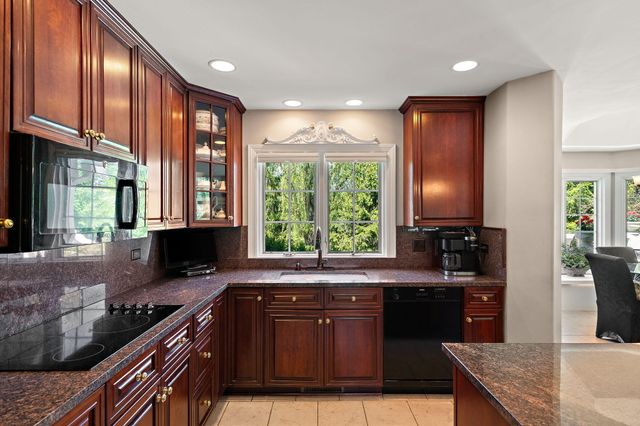 836 Royal Dublin Lane, Dyer, IN 46311