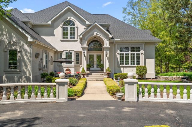 836 Royal Dublin Lane, Dyer, IN 46311