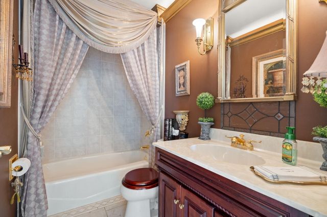836 Royal Dublin Lane, Dyer, IN 46311