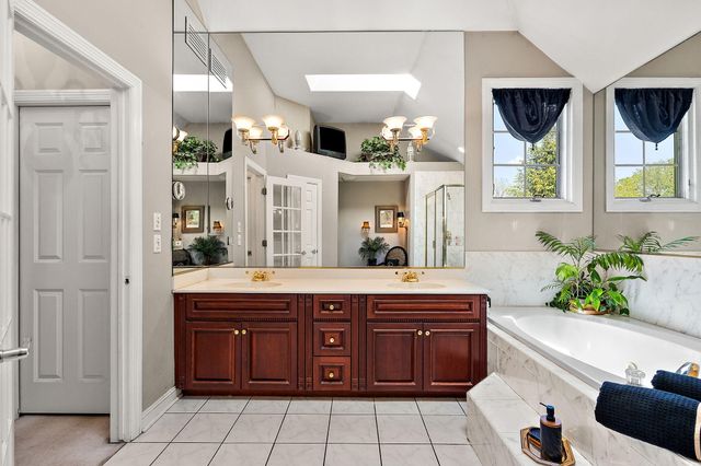 836 Royal Dublin Lane, Dyer, IN 46311