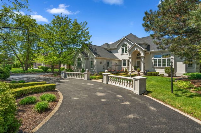 836 Royal Dublin Lane, Dyer, IN 46311