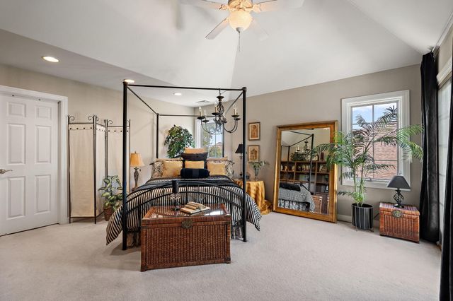 836 Royal Dublin Lane, Dyer, IN 46311