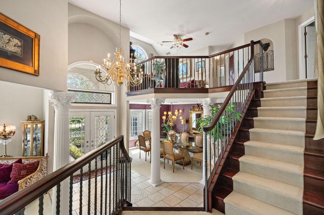 836 Royal Dublin Lane, Dyer, IN 46311