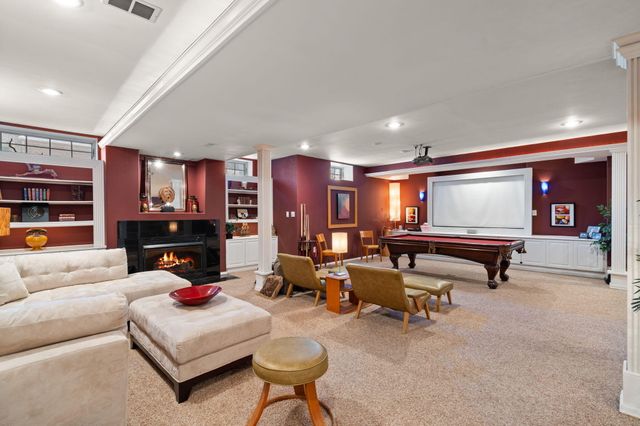 836 Royal Dublin Lane, Dyer, IN 46311