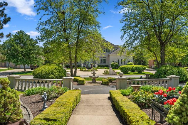 836 Royal Dublin Lane, Dyer, IN 46311