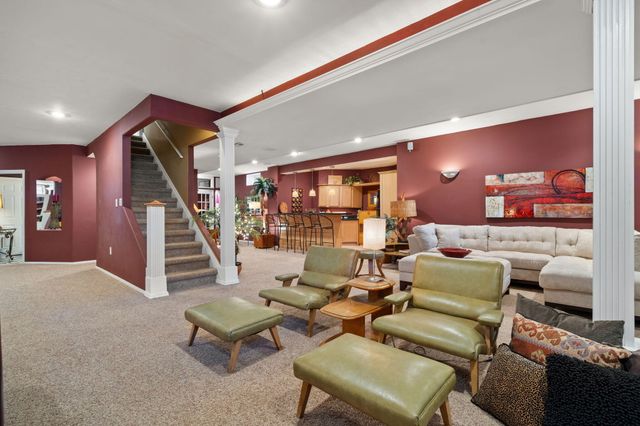 836 Royal Dublin Lane, Dyer, IN 46311