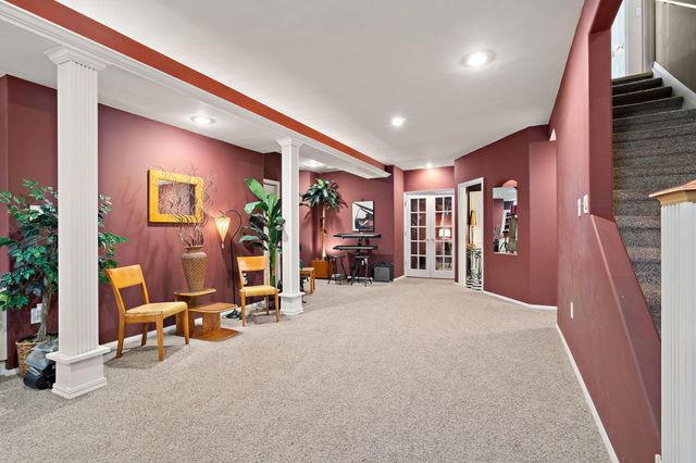 836 Royal Dublin Lane, Dyer, IN 46311