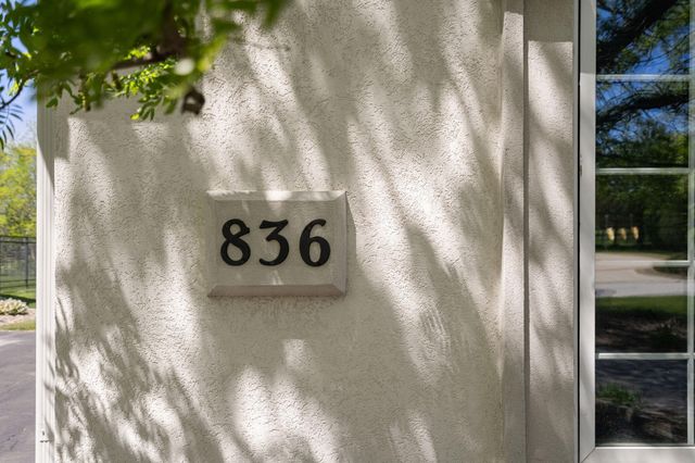 836 Royal Dublin Lane, Dyer, IN 46311