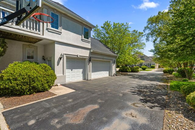 836 Royal Dublin Lane, Dyer, IN 46311
