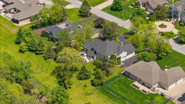 836 Royal Dublin Lane, Dyer, IN 46311