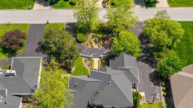 836 Royal Dublin Lane, Dyer, IN 46311