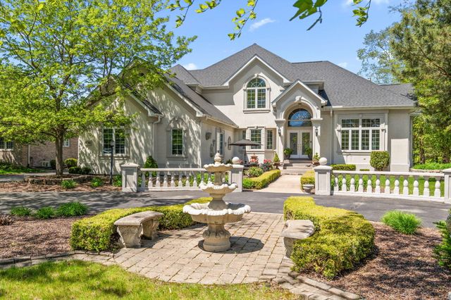 836 Royal Dublin Lane, Dyer, IN 46311