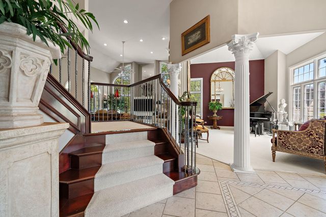 836 Royal Dublin Lane, Dyer, IN 46311