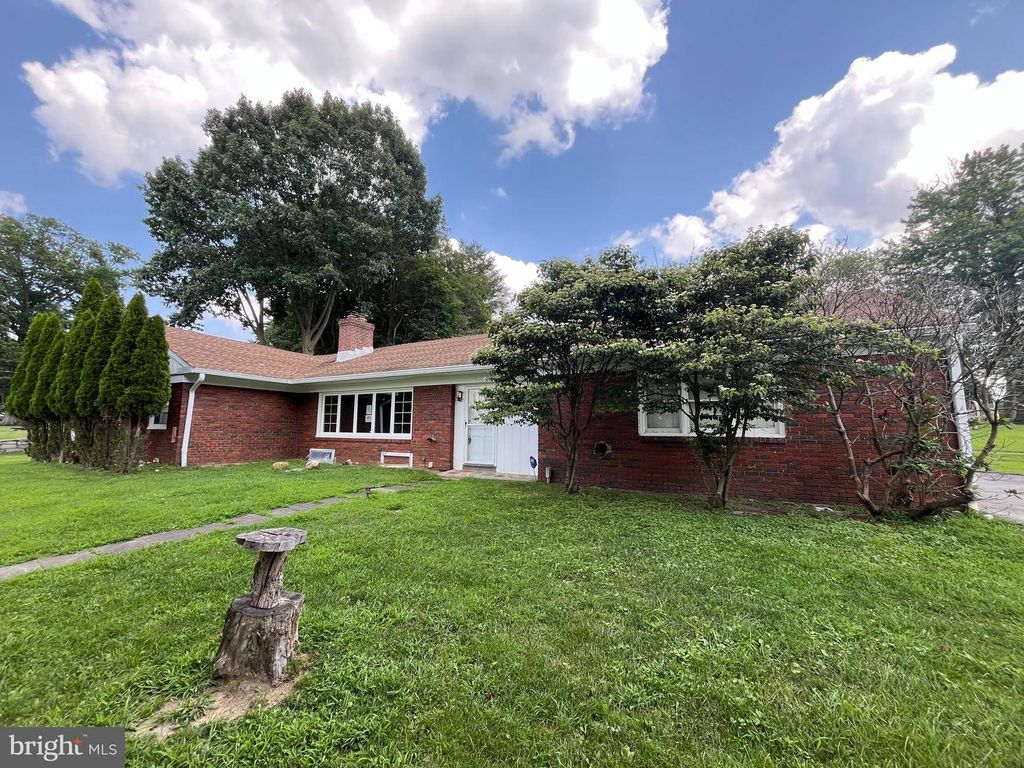 499 COLLINS DR, Springfield, PA 19064