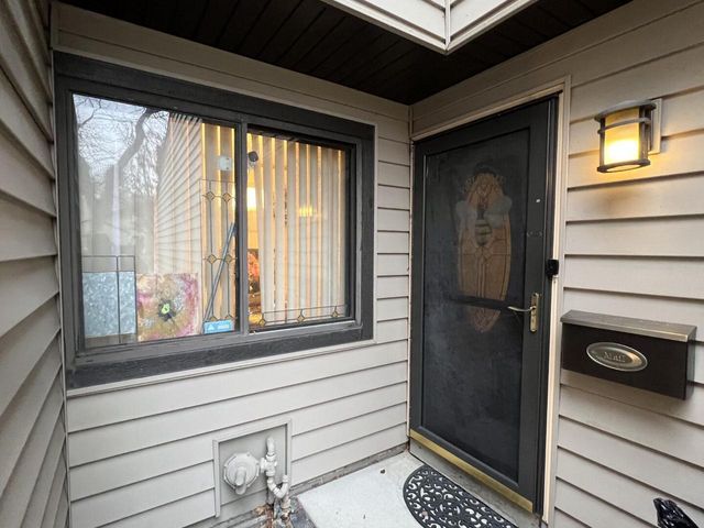 8967 N 70th STREET, Milwaukee, WI 53223