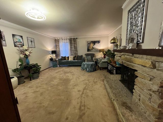 8967 N 70th STREET, Milwaukee, WI 53223
